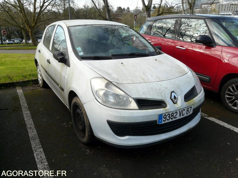 RENAULT CLIO - Vieglā automašīna: foto 1 RENAULT CLIO - Vieglā automašīna: foto 1
