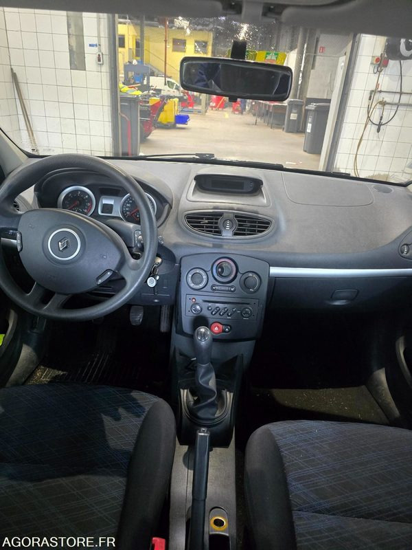 RENAULT CLIO - Vieglā automašīna: foto 2 RENAULT CLIO - Vieglā automašīna: foto 2