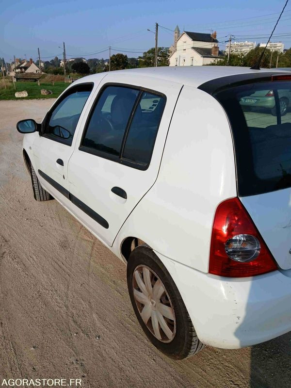 RENAULT CLIO II 1.5 DCI DE 2008 - Vieglā automašīna: foto 4 RENAULT CLIO II 1.5 DCI DE 2008 - Vieglā automašīna: foto 4
