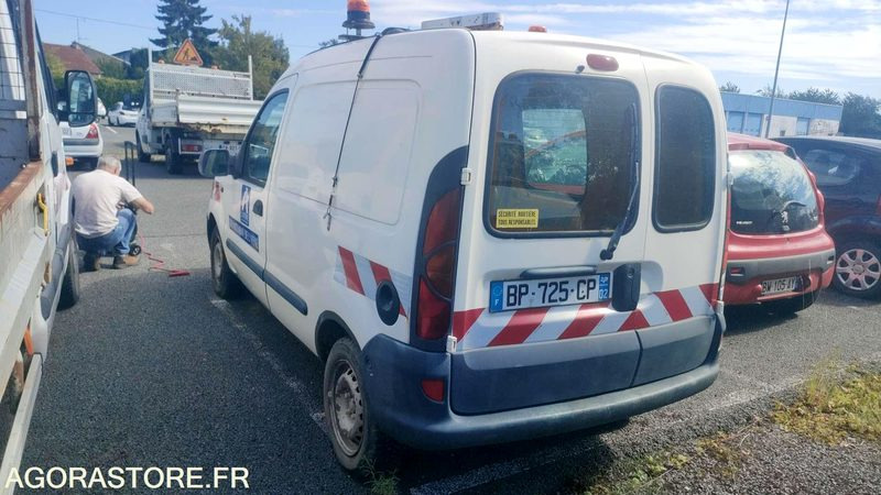 RENAULT KANGOO - 2000 - 269870 KM - Mazs furgons: foto 3 RENAULT KANGOO - 2000 - 269870 KM - Mazs furgons: foto 3