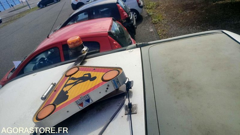 RENAULT KANGOO - 2000 - 269870 KM - Mazs furgons: foto 5 RENAULT KANGOO - 2000 - 269870 KM - Mazs furgons: foto 5