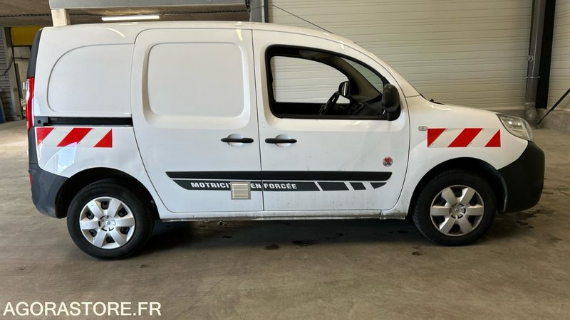 RENAULT KANGOO II MOTRICITE RENFORCEE 1ERE MAIN 2018 97800KMS CT OK - Mazs furgons: foto 4 RENAULT KANGOO II MOTRICITE RENFORCEE 1ERE MAIN 2018 97800KMS CT OK - Mazs furgons: foto 4