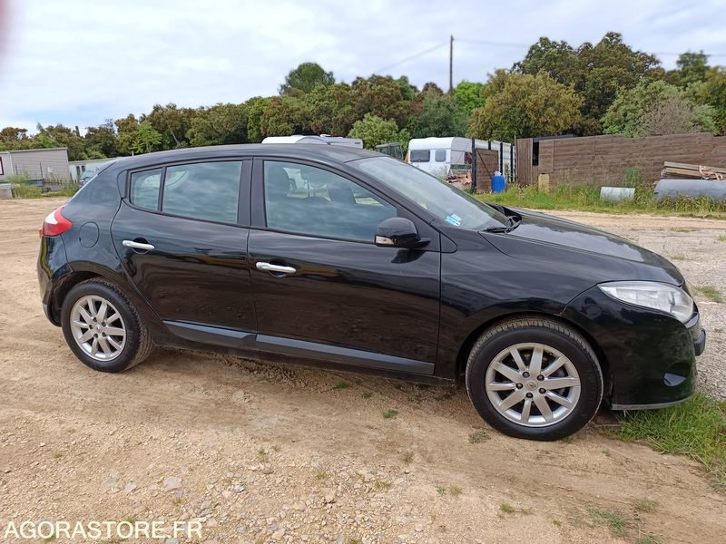 RENAULT MEGANE - 2009 - 185000KMS - Vieglā automašīna: foto 3 RENAULT MEGANE - 2009 - 185000KMS - Vieglā automašīna: foto 3