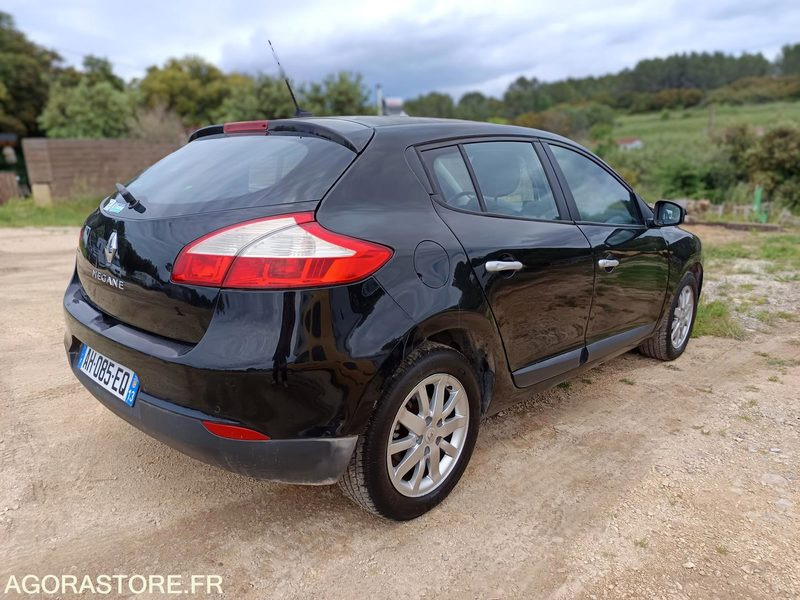 RENAULT MEGANE - 2009 - 185000KMS - Vieglā automašīna: foto 4 RENAULT MEGANE - 2009 - 185000KMS - Vieglā automašīna: foto 4