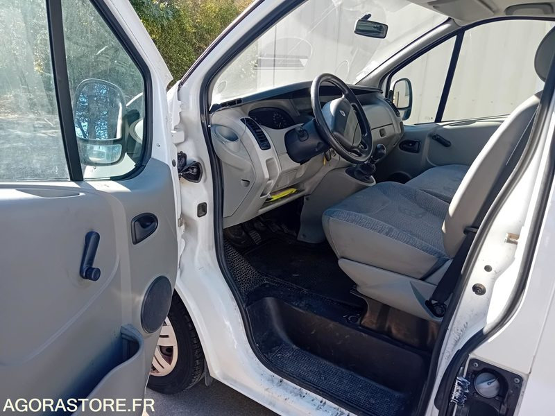 RENAULT TRAFIC VP DCI 100 TPMR - 134000km - 2006 - Kravas mikroautobuss: foto 5 RENAULT TRAFIC VP DCI 100 TPMR - 134000km - 2006 - Kravas mikroautobuss: foto 5
