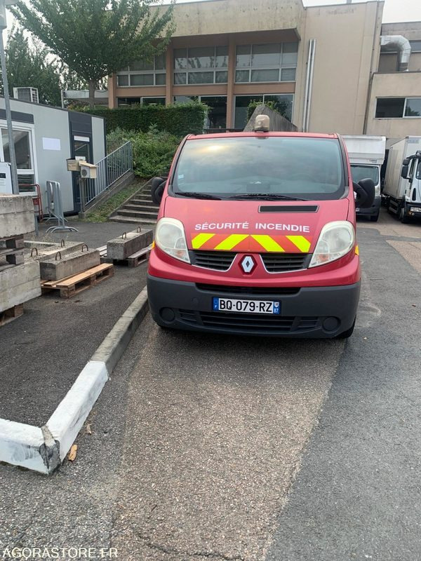 RENAULT Trafic II Fourgon Phase 2 L1H1 2.0 dCi 16V 90 cv - Kravas mikroautobuss: foto 1 RENAULT Trafic II Fourgon Phase 2 L1H1 2.0 dCi 16V 90 cv - Kravas mikroautobuss: foto 1