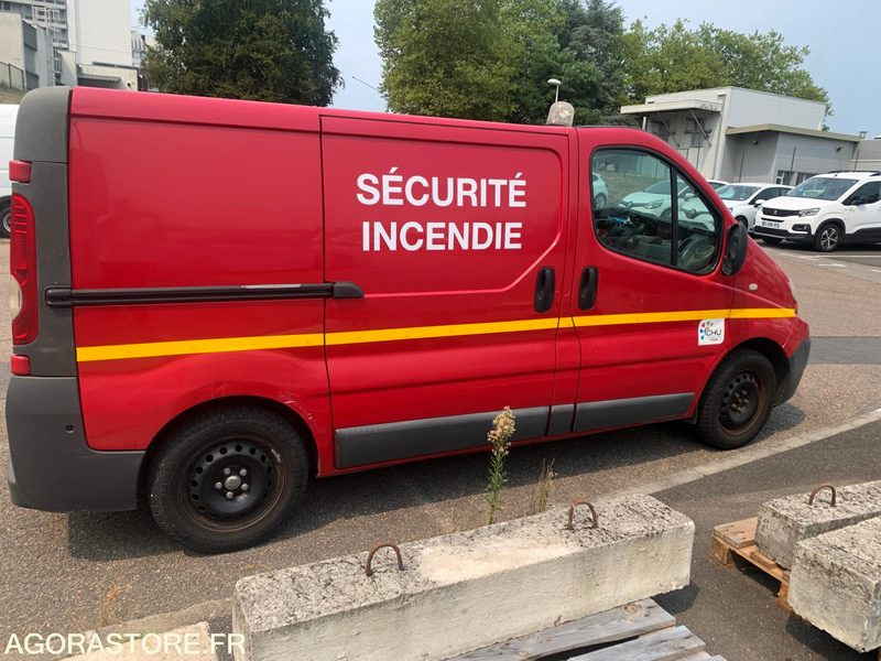 RENAULT Trafic II Fourgon Phase 2 L1H1 2.0 dCi 16V 90 cv - Kravas mikroautobuss: foto 5 RENAULT Trafic II Fourgon Phase 2 L1H1 2.0 dCi 16V 90 cv - Kravas mikroautobuss: foto 5