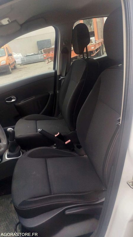 Renault - Clio - 2012 - 172874 kms - Vieglā automašīna: foto 3 Renault - Clio - 2012 - 172874 kms - Vieglā automašīna: foto 3