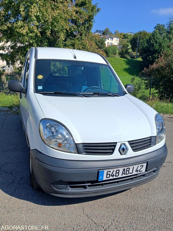 Renault Kangoo 648 ABJ 42 - Mazs furgons: foto 1 Renault Kangoo 648 ABJ 42 - Mazs furgons: foto 1