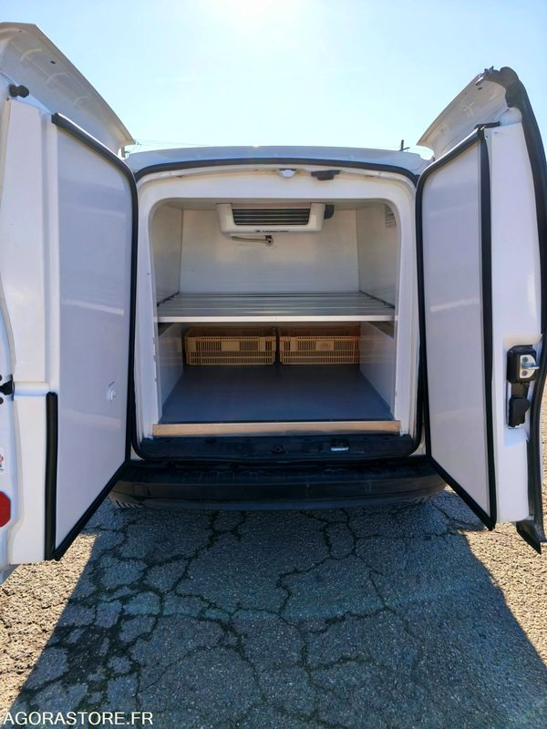 Renault Kangoo frigorifique - Mazs furgons: foto 5 Renault Kangoo frigorifique - Mazs furgons: foto 5