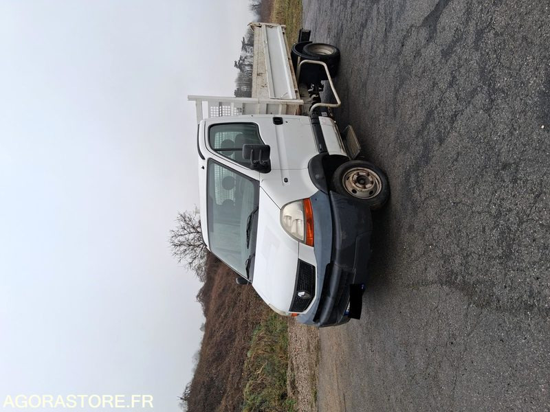Renault Master 120 DCI - Komercauto pašizgāzējs: foto 3 Renault Master 120 DCI - Komercauto pašizgāzējs: foto 3