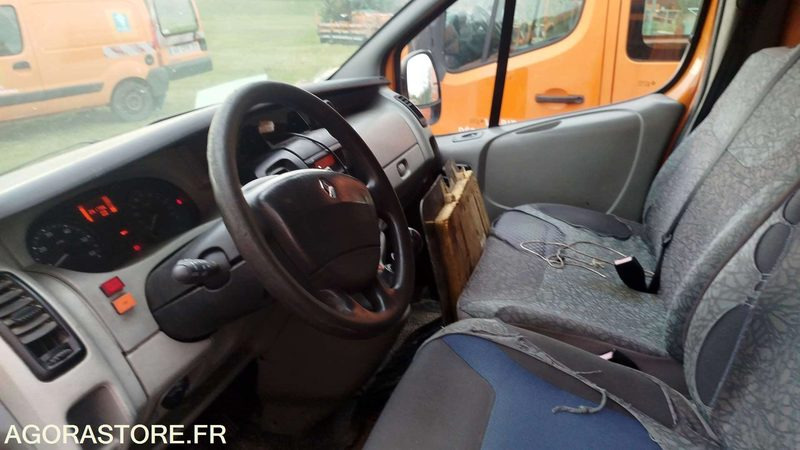 Renault Trafic - 2007 - 261796kms - 608bzx31 - Kravas mikroautobuss: foto 5 Renault Trafic - 2007 - 261796kms - 608bzx31 - Kravas mikroautobuss: foto 5