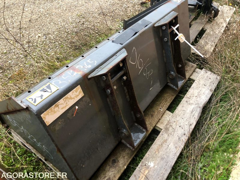 Godet CASE 1250 mm - Rezerves daļa - Celtniecības tehnika: foto 2 Godet CASE 1250 mm - Rezerves daļa - Celtniecības tehnika: foto 2