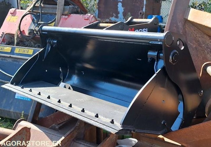 Godet Chargeur 4x1 - Rezerves daļa - Celtniecības tehnika: foto 1 Godet Chargeur 4x1 - Rezerves daļa - Celtniecības tehnika: foto 1