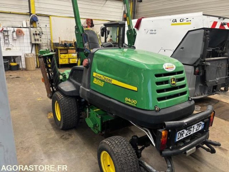 TONDEUSE HELICOIDALE JOHN DEERE 8400-ROULANTE-1521 HEURES. - Zāles pļāvējs: foto 2 TONDEUSE HELICOIDALE JOHN DEERE 8400-ROULANTE-1521 HEURES. - Zāles pļāvējs: foto 2