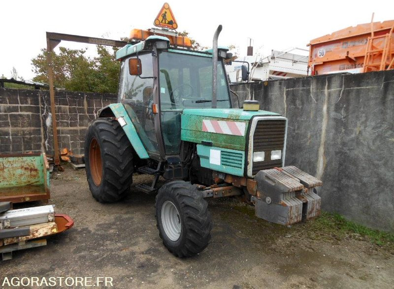 TRACTEUR AGRICOLE MASSEY FERGUSSON 3060 (DD108) - Traktors: foto 2 TRACTEUR AGRICOLE MASSEY FERGUSSON 3060 (DD108) - Traktors: foto 2