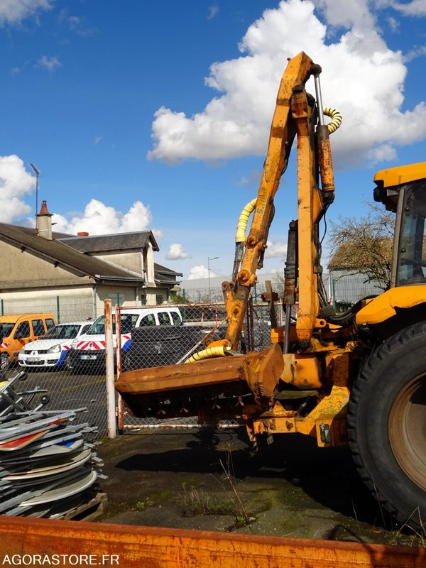 TRACTEUR ET DEBROUSSAILLEUSE - Traktors: foto 5 TRACTEUR ET DEBROUSSAILLEUSE - Traktors: foto 5