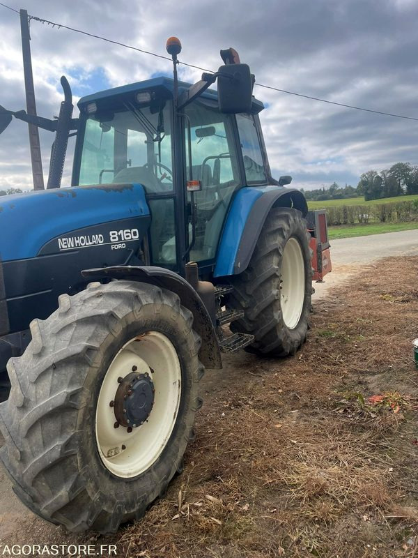 TRACTEUR NEW HOLLAND 8160 RANGE COMMAND - 1999 - 10500h - Traktors: foto 2 TRACTEUR NEW HOLLAND 8160 RANGE COMMAND - 1999 - 10500h - Traktors: foto 2