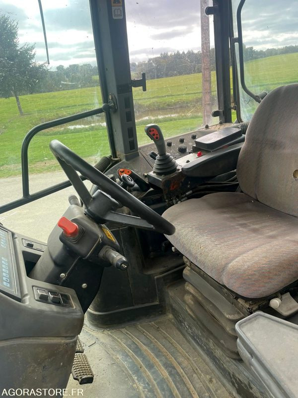 TRACTEUR NEW HOLLAND 8160 RANGE COMMAND - 1999 - 10500h - Traktors: foto 4 TRACTEUR NEW HOLLAND 8160 RANGE COMMAND - 1999 - 10500h - Traktors: foto 4