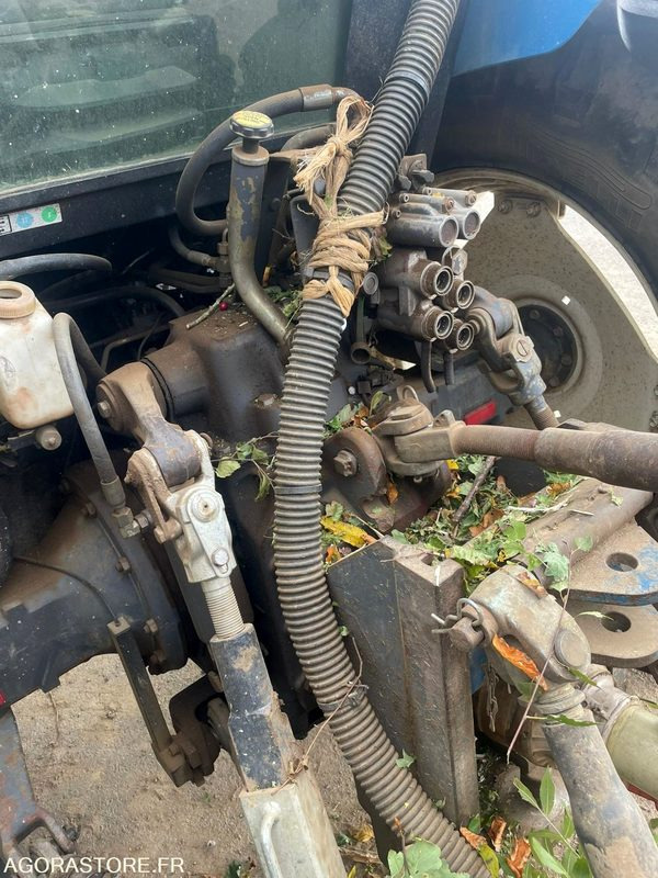 TRACTEUR NEW HOLLAND 8160 RANGE COMMAND - 1999 - 10500h - Traktors: foto 3 TRACTEUR NEW HOLLAND 8160 RANGE COMMAND - 1999 - 10500h - Traktors: foto 3