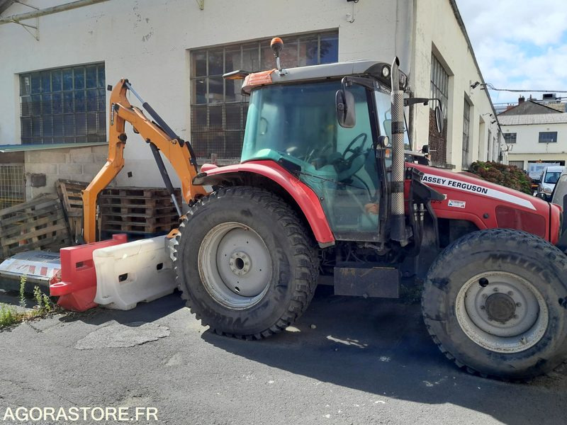 Tracteur Massey Ferguson + broyeur Noremat - Traktors: foto 1 Tracteur Massey Ferguson + broyeur Noremat - Traktors: foto 1
