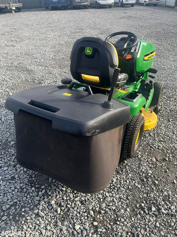 Tracteur tondeuse John deere x305r - Zāles pļāvējs: foto 5 Tracteur tondeuse John deere x305r - Zāles pļāvējs: foto 5