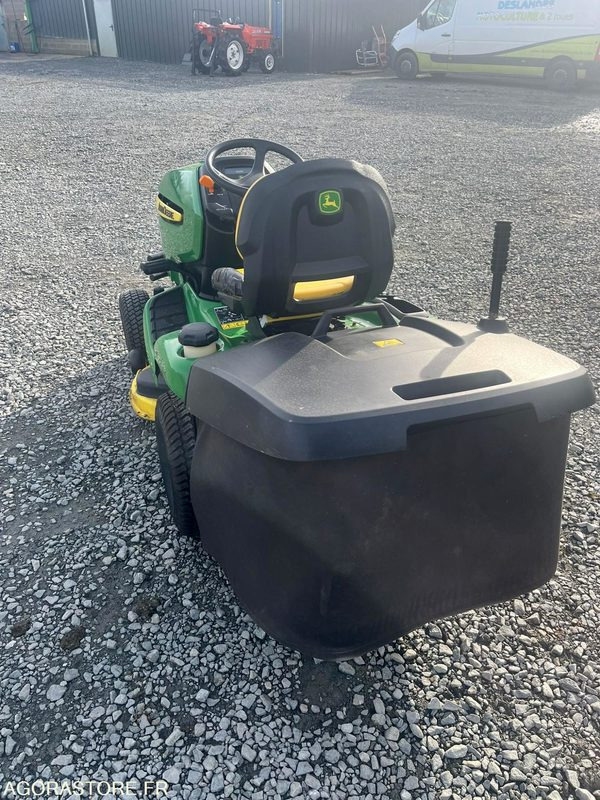 Tracteur tondeuse John deere x305r - Zāles pļāvējs: foto 4 Tracteur tondeuse John deere x305r - Zāles pļāvējs: foto 4