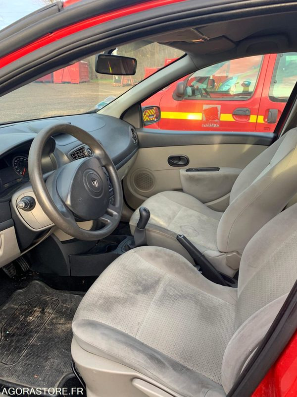 VL RENAULT CLIO3 3739ZH76 - Vieglā automašīna: foto 4 VL RENAULT CLIO3 3739ZH76 - Vieglā automašīna: foto 4