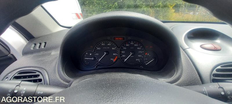 VQ- V11o Peugeot 206 - Vieglā automašīna: foto 5 VQ- V11o Peugeot 206 - Vieglā automašīna: foto 5