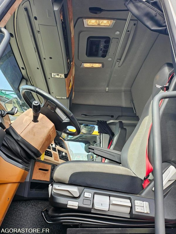 TRACTEUR RENAULT - 2017 - 580000km - Vilcējs: foto 4 TRACTEUR RENAULT - 2017 - 580000km - Vilcējs: foto 4