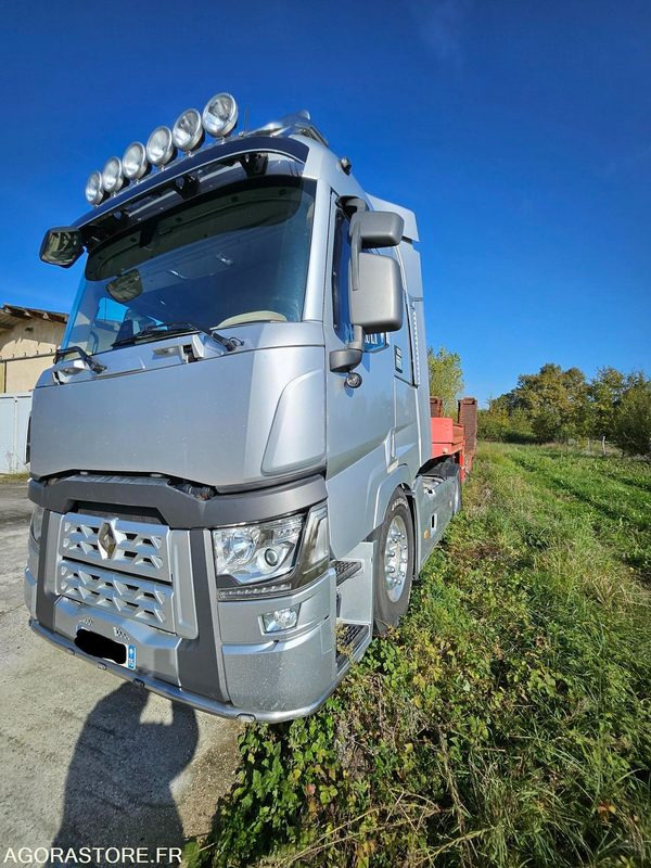 TRACTEUR RENAULT - 2017 - 580000km - Vilcējs: foto 1 TRACTEUR RENAULT - 2017 - 580000km - Vilcējs: foto 1