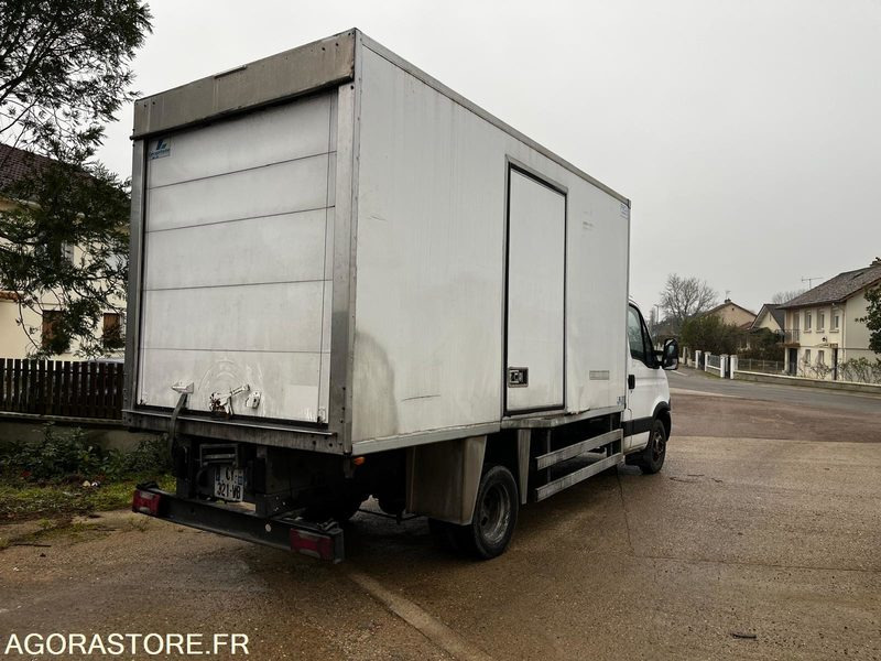 Iveco 35c13 frigorifique 185000km 2013 - Komercauto refrižerators: foto 4 Iveco 35c13 frigorifique 185000km 2013 - Komercauto refrižerators: foto 4