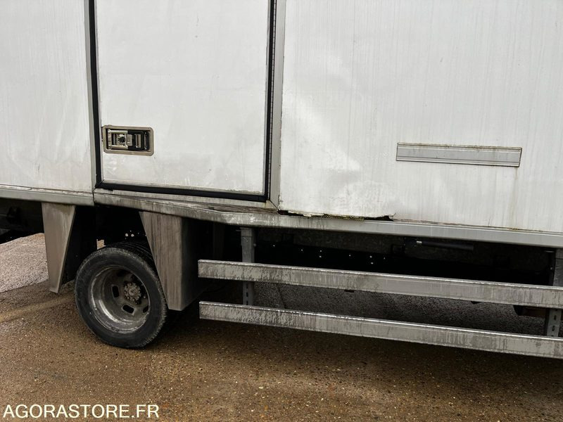 Iveco 35c13 frigorifique 185000km 2013 - Komercauto refrižerators: foto 5 Iveco 35c13 frigorifique 185000km 2013 - Komercauto refrižerators: foto 5