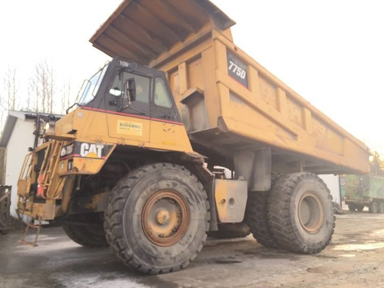 CAT 775 D - Karjeru pašizgāzējs: foto 1 CAT 775 D - Karjeru pašizgāzējs: foto 1
