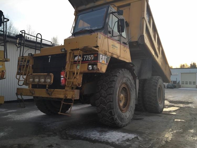 CAT 775 D - Karjeru pašizgāzējs: foto 2 CAT 775 D - Karjeru pašizgāzējs: foto 2
