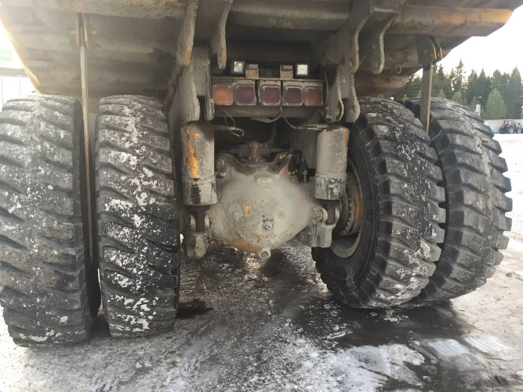 Komatsu HD 405-6 - Karjeru pašizgāzējs: foto 5 Komatsu HD 405-6 - Karjeru pašizgāzējs: foto 5