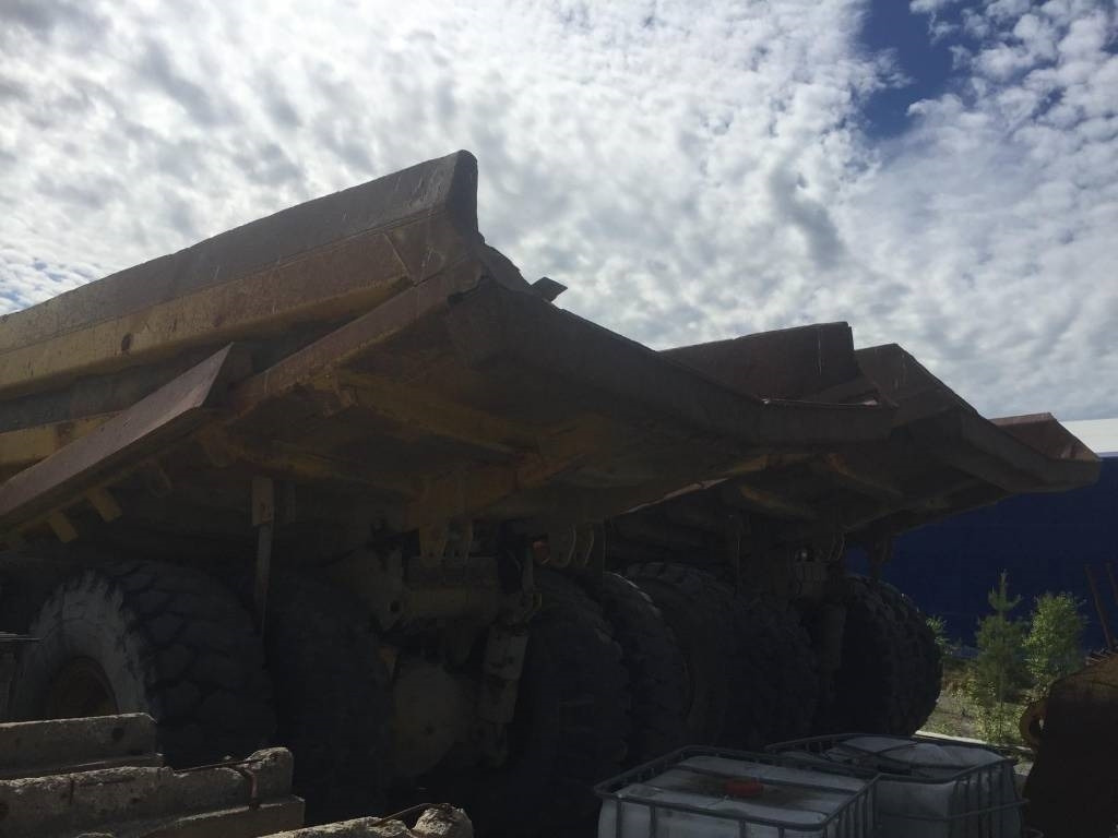 Komatsu HD 465-5 - Karjeru pašizgāzējs: foto 5 Komatsu HD 465-5 - Karjeru pašizgāzējs: foto 5