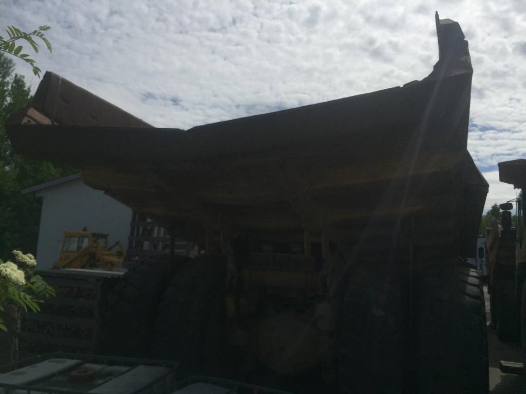 Komatsu HD 465-5 - Karjeru pašizgāzējs: foto 2 Komatsu HD 465-5 - Karjeru pašizgāzējs: foto 2