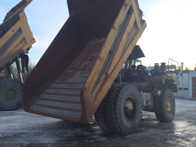 Komatsu HD405-6 - Karjeru pašizgāzējs: foto 4 Komatsu HD405-6 - Karjeru pašizgāzējs: foto 4