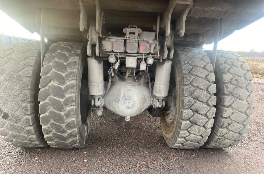 Komatsu HD405-7 - Karjeru pašizgāzējs: foto 5 Komatsu HD405-7 - Karjeru pašizgāzējs: foto 5