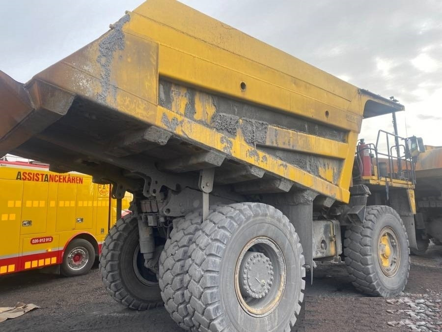 Komatsu HD405-7 - Karjeru pašizgāzējs: foto 2 Komatsu HD405-7 - Karjeru pašizgāzējs: foto 2
