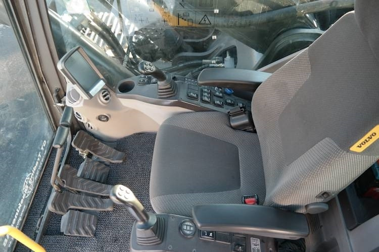 Volvo EC 380 D L - Kāpurķēžu ekskavators: foto 4 Volvo EC 380 D L - Kāpurķēžu ekskavators: foto 4