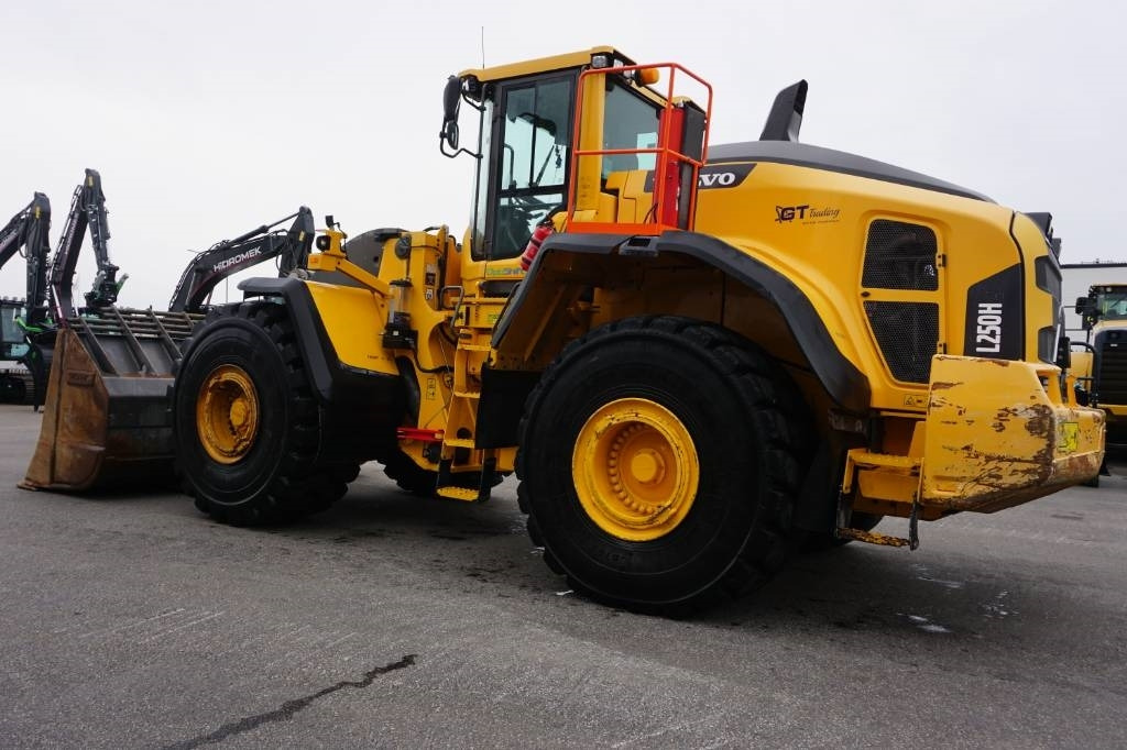 Volvo L250H *Uthyres* - Riteņu iekrāvējs: foto 3 Volvo L250H *Uthyres* - Riteņu iekrāvējs: foto 3