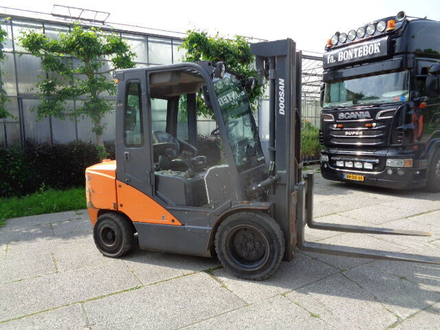 Doosan D35C-7 - Autokrāvējs: foto 2 Doosan D35C-7 - Autokrāvējs: foto 2