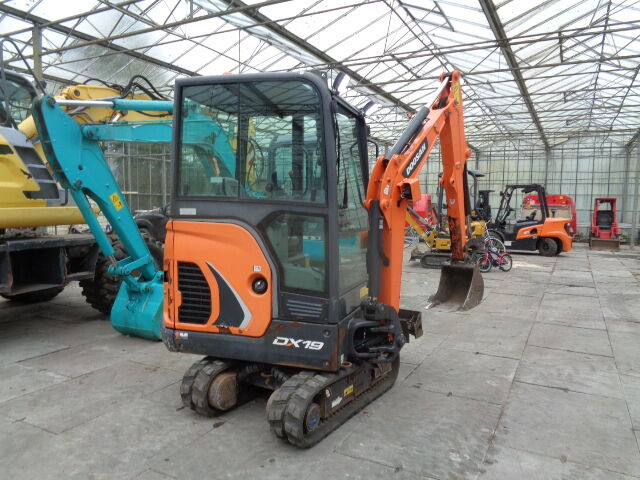Doosan DX19 - Mini-ekskavators: foto 4 Doosan DX19 - Mini-ekskavators: foto 4