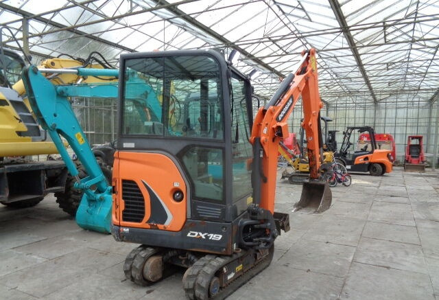 Doosan DX19 - Mini-ekskavators: foto 3 Doosan DX19 - Mini-ekskavators: foto 3