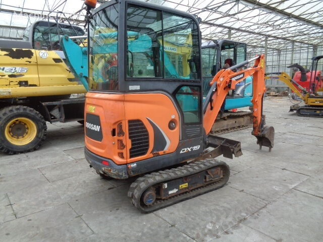 Doosan DX19 - Mini-ekskavators: foto 2 Doosan DX19 - Mini-ekskavators: foto 2