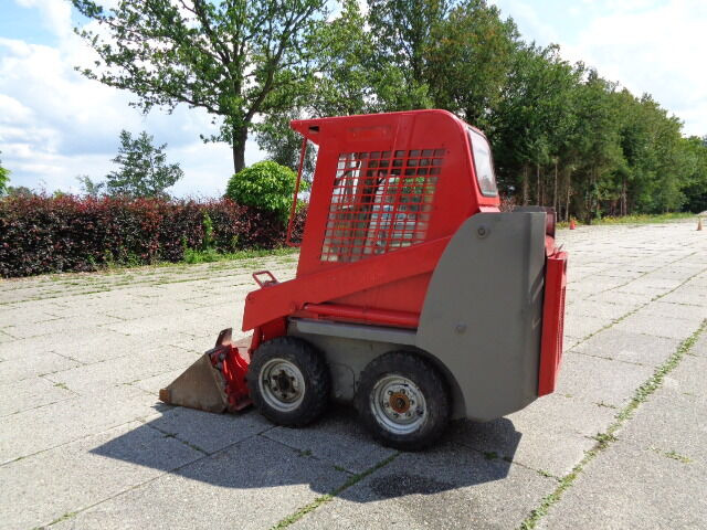 Gehl 1640 - Kompaktiekrāvējs: foto 2 Gehl 1640 - Kompaktiekrāvējs: foto 2