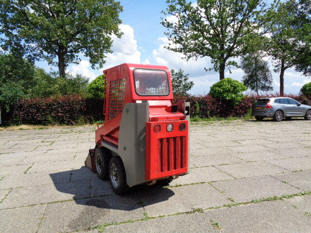 Gehl 1640 - Kompaktiekrāvējs: foto 3 Gehl 1640 - Kompaktiekrāvējs: foto 3