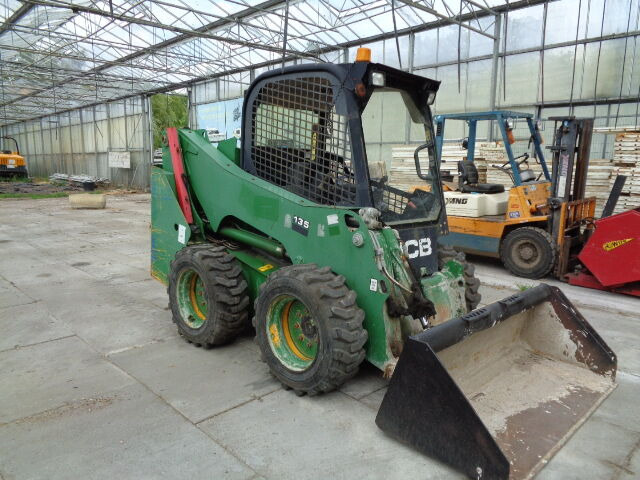 Kompaktiekrāvējs JCB 135 R: foto 19